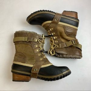 Sorel Women's Size 7 Tan/Black Conquest Carly Short Leather Duck Boot NL1896-237